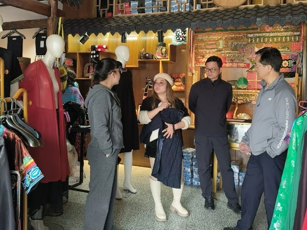 讓民族老手藝走出大山:“苗鄉掘寶人”一家三代跨越半個世紀的文化守護接力